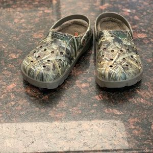 Crocs Faux Fur Lined Camoflage Clogs RealTree Mens Size 9 Women Size 11
